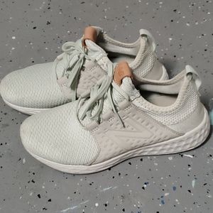 New balance mint tennis shoes sz 8.5